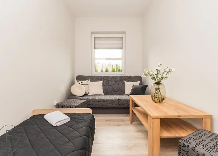 Flatbook - Dudowka アパート ミコシェボ